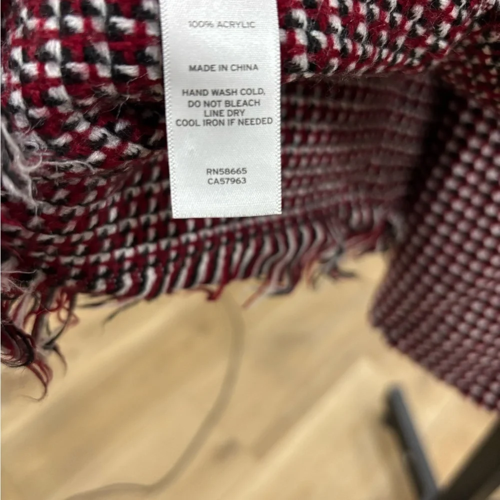 Stylish Black Red and White Houndstooth Pashmina Scarf NWOT